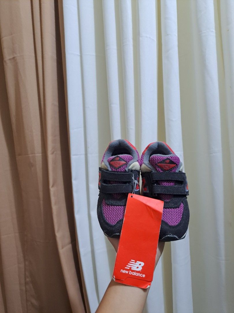 13.5cm original new balanced shoes,for kid (Category: Babies & Kids Fashion) located in Quezon City. Submitted by kimlynandaya (Listing ID 1441067513, Image 1). Description: Original shoes,for kid sizes us:7 uk:6.5 eur:23.5 cm:13.5.