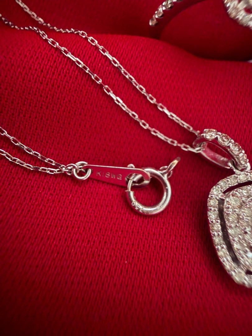 18K White Gold Diamond Ring and Pendant Set (Category: Necklaces) located in San Pedro. Submitted by loveeofgoldiss (Listing ID 1440958555, Image 2). Description: - Exquisite 18K white gold set - Features a dazzling square halo design with diamonds - Includes a matching ring and pendant - Pendant is suspended on a delicate white gold chain - Clasp is clearly marked 'K18' - Versatile for both everyday elegance and special events.