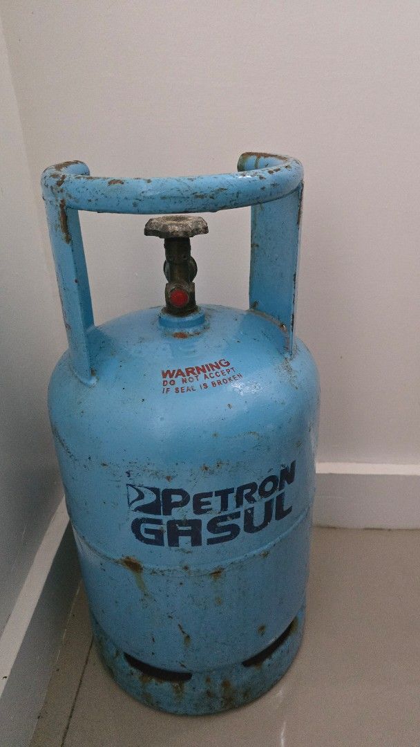 7kg Petron Gasul LPG Tank (Category: Cookers) located in Antipolo. Submitted by ramos.avida23 (Listing ID 1440989121, Image 2). Description: - Blue Petron Gasul LPG tank - Small size 7 kilo - Valve is intact and functional - Ready for your next refill.