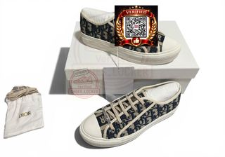 (Category: ) located in . Submitted by shoes.locker (Listing ID 1441001118, Image 1). Description: .