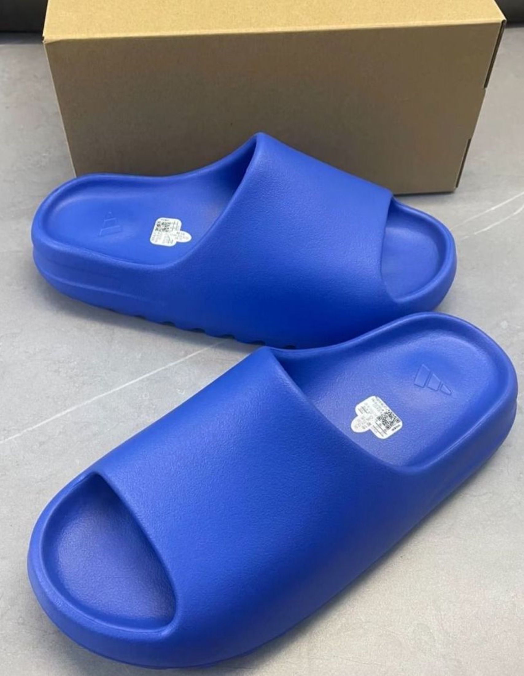 adidas originals Yeezy Slide Trendy EVA Slippers Blue (Category: Sneakers) located in Singapore. Submitted by oemightyhorse (Listing ID 1441016035, Image 2). Description: —— NEW ARRIVAL —— Adidas adidas originals Yeezy Slide Trendy EVA Slippers Blue New · Free Ship · COD 3-Day Confirm · Chat for Sizes.