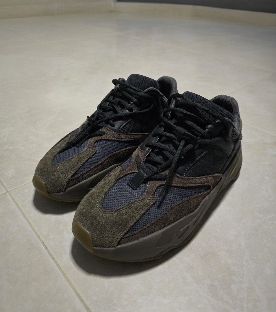 Adidas Yeezy Boost 700 Mauve (Shoebox provided) (Category: Sneakers) located in Singapore. Submitted by timo97 (Listing ID 1441134835, Image 1). Description: - Selling due to limited use - Lightly used with no flaws condition refer to photos provided and soles for usage. PM for more photos - Comes with original shoebox.