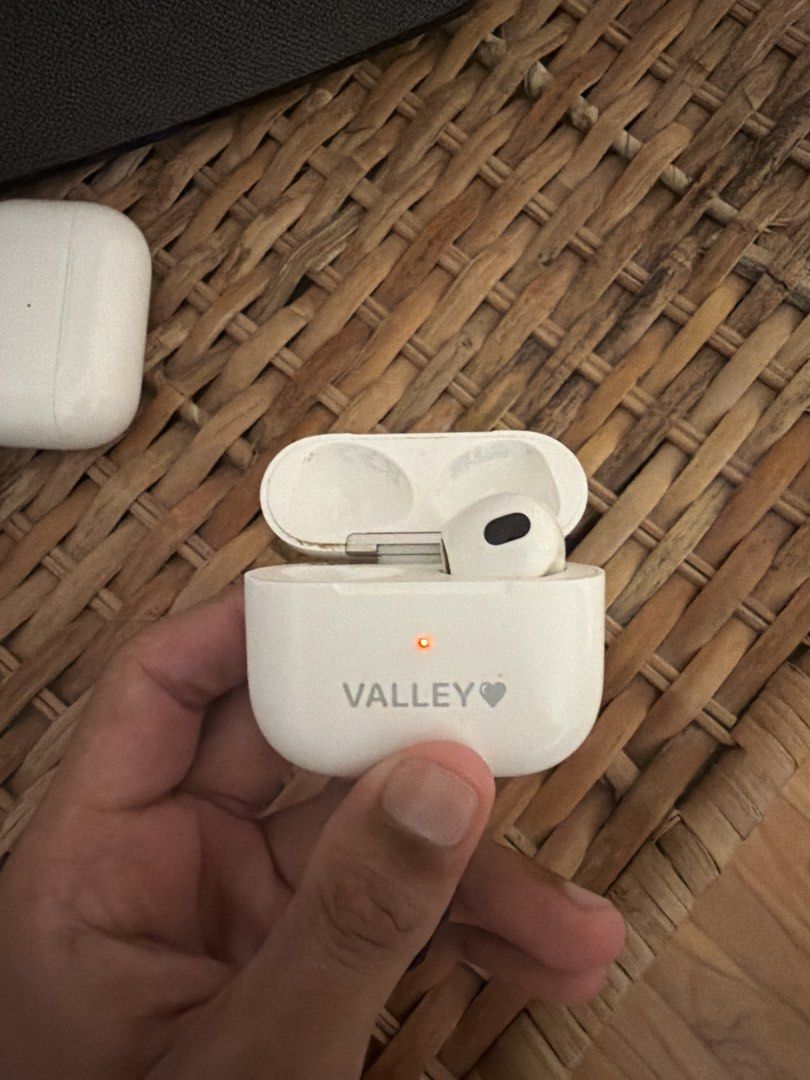 Airpods 3471208249986263041
