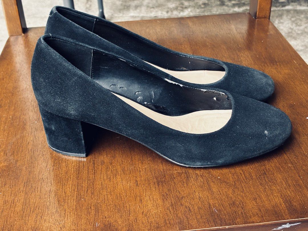 ALDO Black Suede Block Heels Size 8.5 (Category: Heels) located in Caloocan City. Submitted by bravecrystal.20260530 (Listing ID 1440992253, Image 2). Description: - Brand: ALDO - Material: Black Suede - Size: 8.5 - Style: Block Heels - Toe Shape: Round Toe - Features: Comfortable for everyday wear -intact heels, hindi gasgas - very dark black in actual, very pretty - signs of peeling inside.