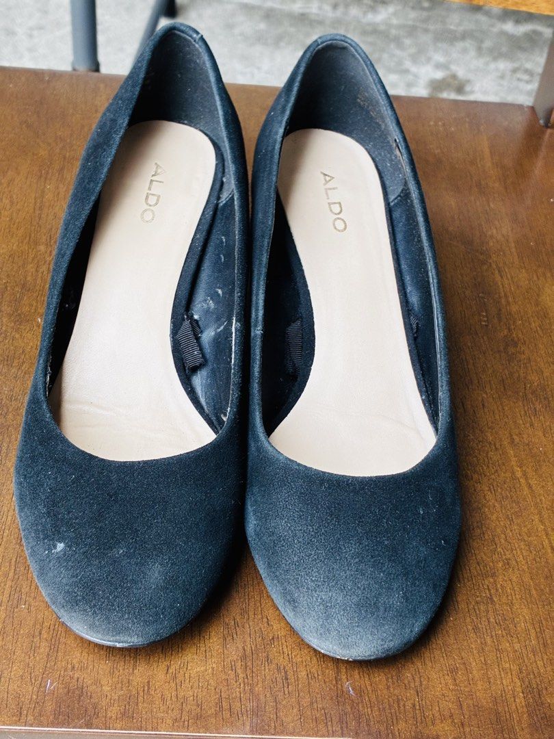 ALDO Black Suede Block Heels Size 8.5 (Category: Heels) located in Caloocan City. Submitted by bravecrystal.20260530 (Listing ID 1440992253, Image 3). Description: - Brand: ALDO - Material: Black Suede - Size: 8.5 - Style: Block Heels - Toe Shape: Round Toe - Features: Comfortable for everyday wear -intact heels, hindi gasgas - very dark black in actual, very pretty - signs of peeling inside.