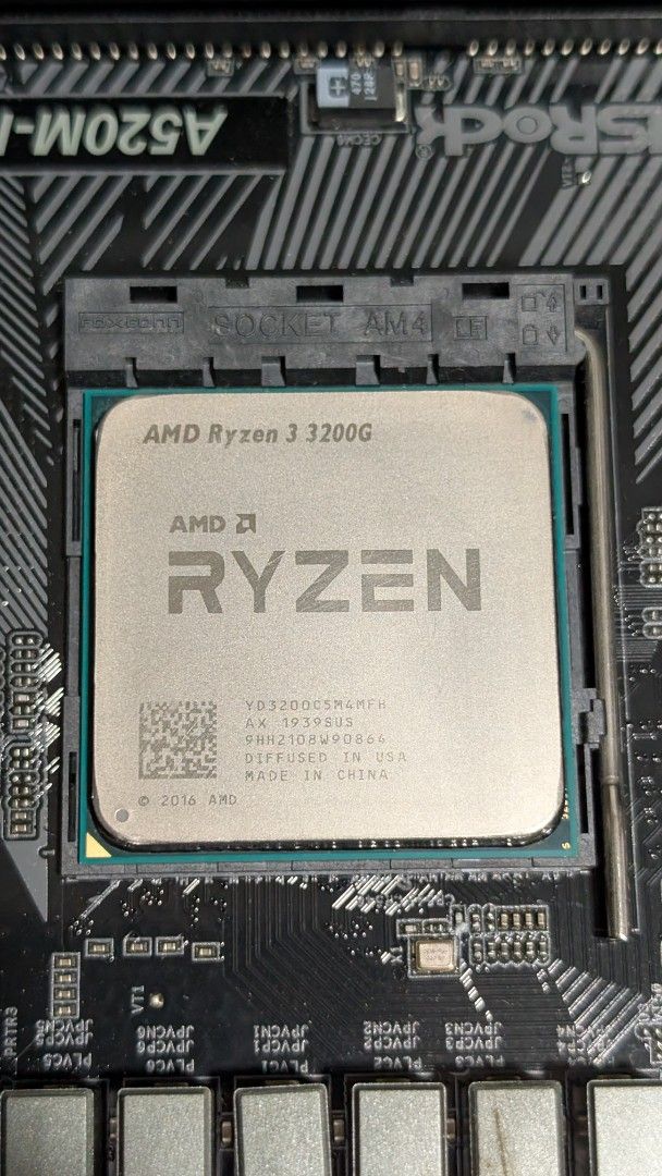 AMD Ryzen 3 3200G 2nd Gen Processor with Radeon Graphics469534918197258242