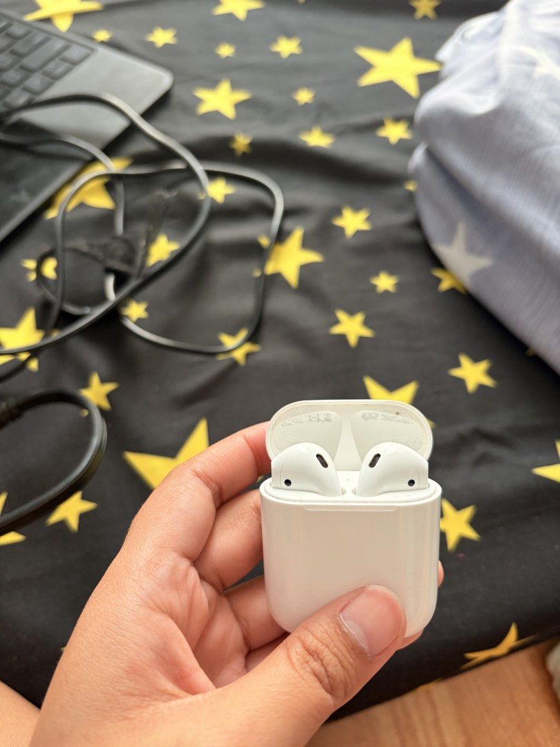 Apple AirPods (2nd Gen) with Charging Case (Category: Earphones) located in Manila. Submitted by alexapaulinooo (Listing ID 1440953051, Image 2). Description: - Apple AirPods gen 2 - Includes charging case - Wireless connectivity - USB-C charging port for the case - Ideal for music and calls.