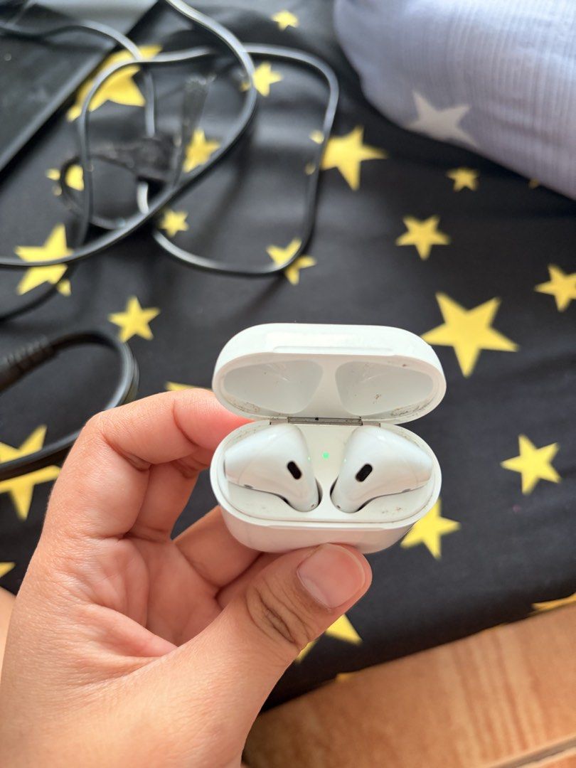 Apple AirPods (2nd Gen) with Charging Case (Category: Earphones) located in Manila. Submitted by alexapaulinooo (Listing ID 1440953051, Image 1). Description: - Apple AirPods gen 2 - Includes charging case - Wireless connectivity - USB-C charging port for the case - Ideal for music and calls.