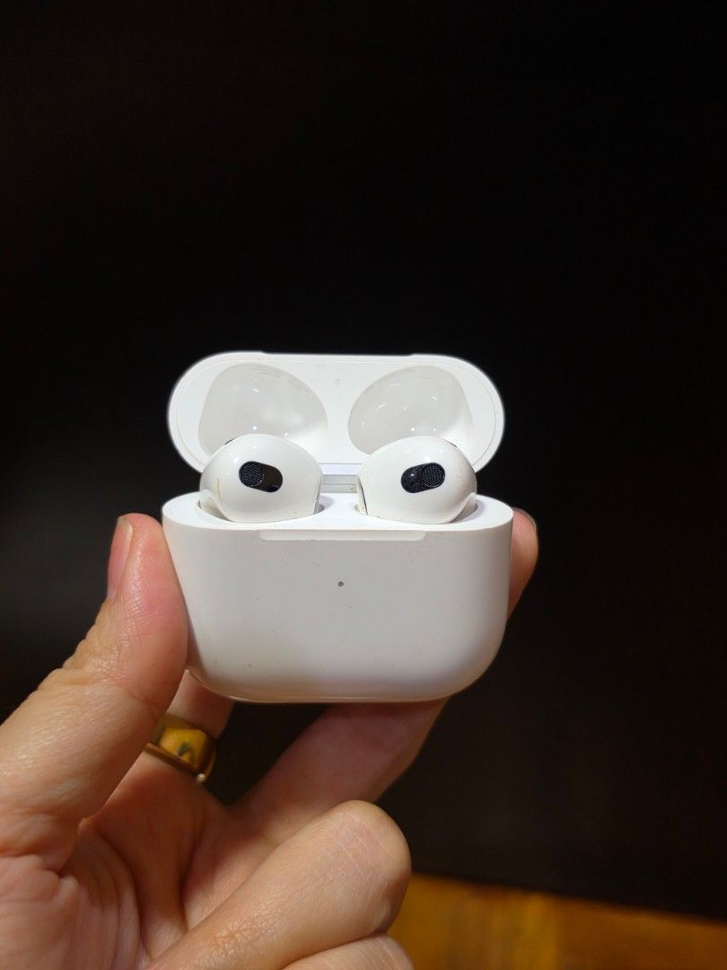 Apple Airpods 3rd Generation (Category: Earphones) located in Quezon City. Submitted by snowflakes.specials (Listing ID 1441095647, Image 1). Description: With Lightning Charging Case With Box.