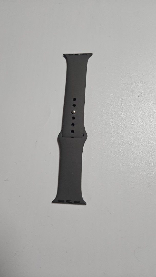 Apple Watch Sport Band (Category: Wearables & Smart Watches) located in Alfonso. Submitted by jbcamet (Listing ID 1441035994, Image 1). Description: - Grey sport band for Apple Watch - Made of durable silicone - 40mm - Comfortable for everyday wear - Easy to attach and remove.