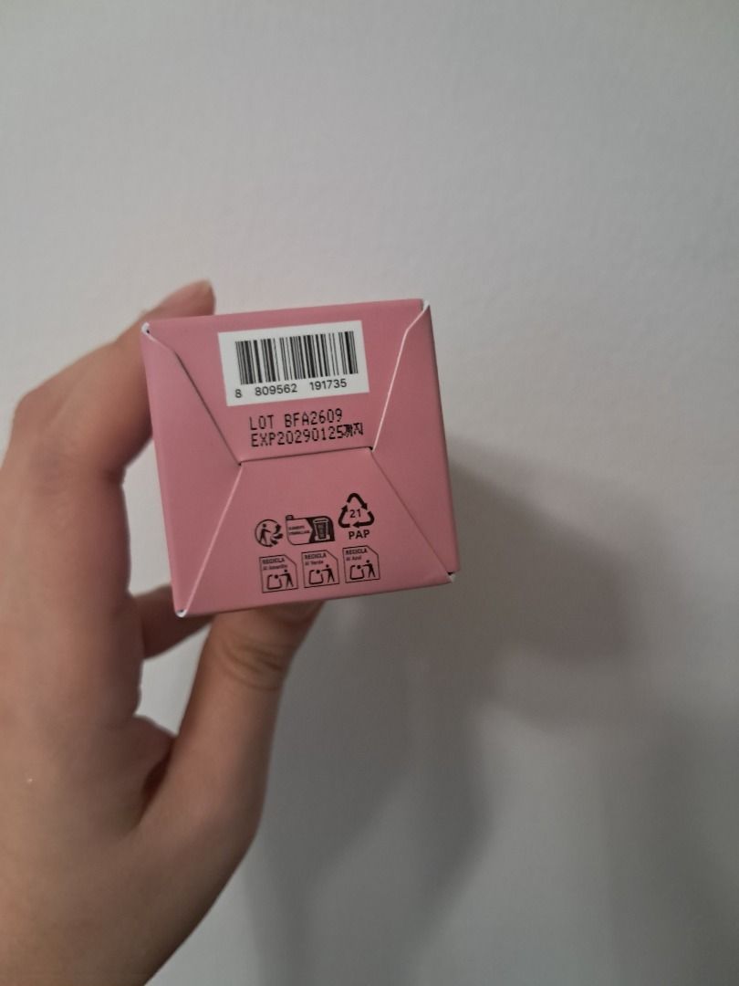 Arencia Red Smoothie Serum 8 (Category: Face Care) located in Makati City. Submitted by k.1248 (Listing ID 1440973392, Image 2). Description: .