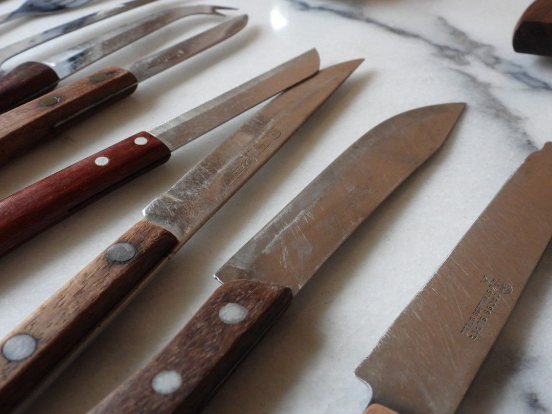 Assorted Knives and Kitchenware469337991472762882