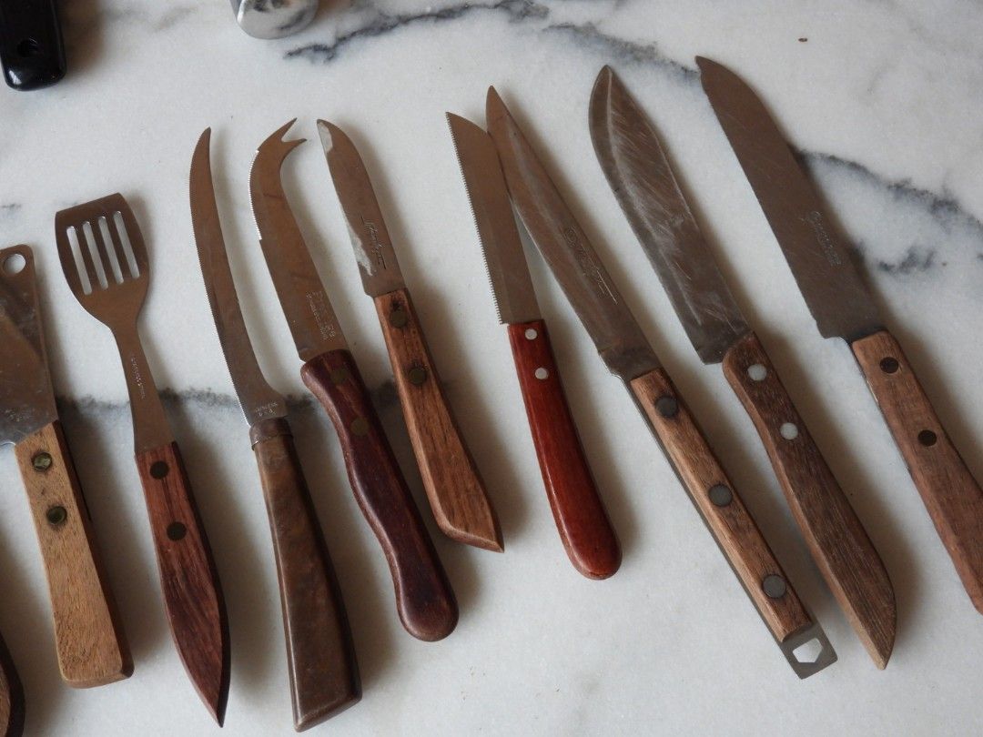 Assorted Knives and Kitchenware469337991472762881