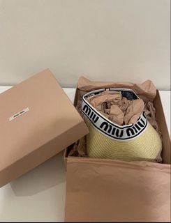 （分類：）位於 。 由 elsabbcloset 提交（商品編號 1440963599，圖片 1）。簡介： 。