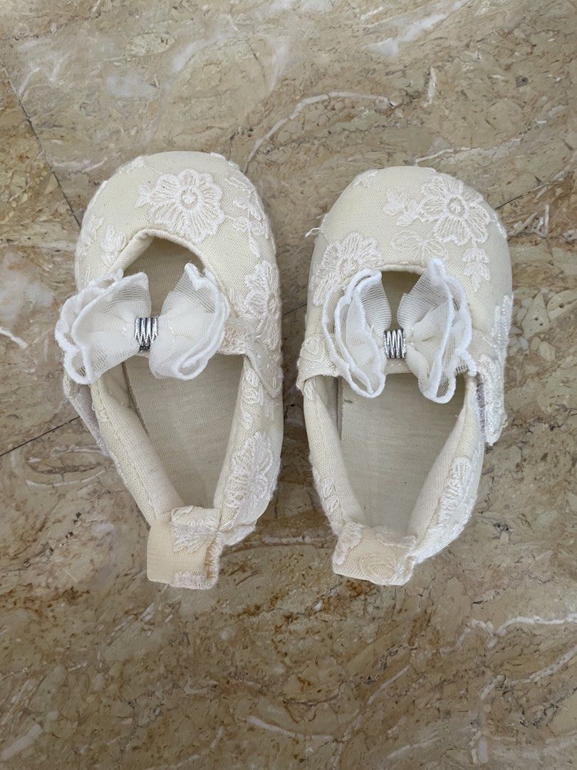 Baby Shoes (Category: Babies & Kids Fashion) located in Singapore. Submitted by faye_07 (Listing ID 1441112799, Image 1). Description: 13cm .
