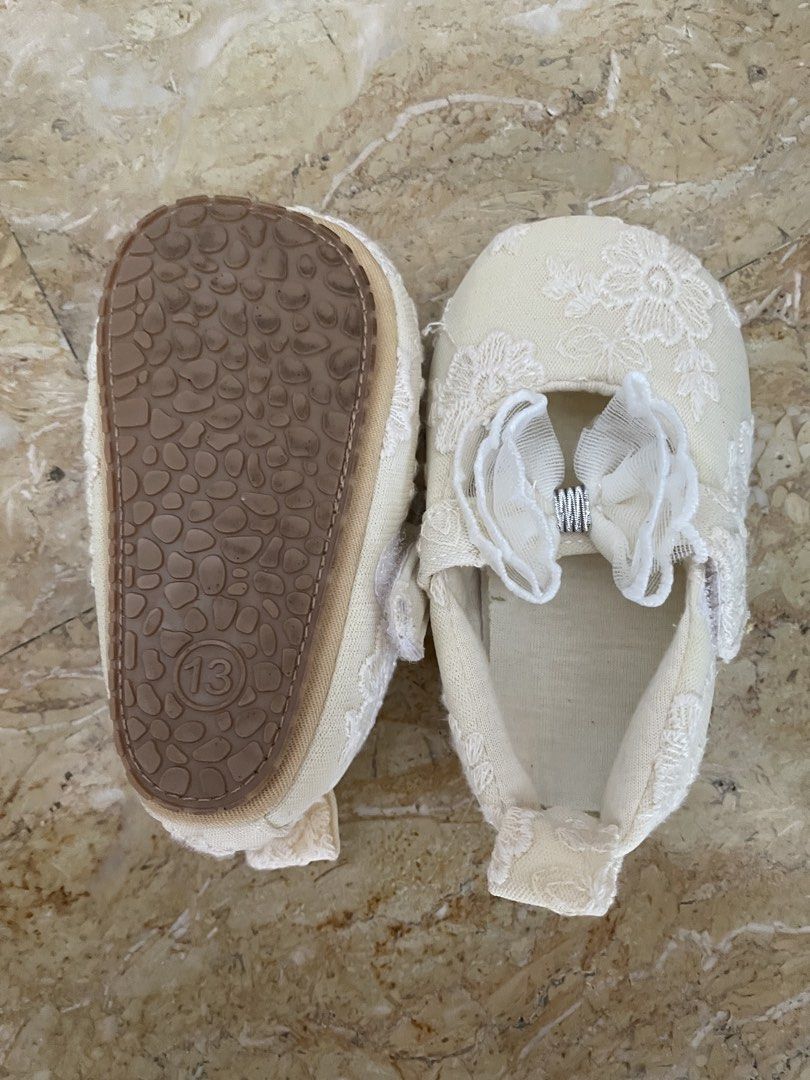 Baby Shoes (Category: Babies & Kids Fashion) located in Singapore. Submitted by faye_07 (Listing ID 1441112799, Image 2). Description: 13cm .