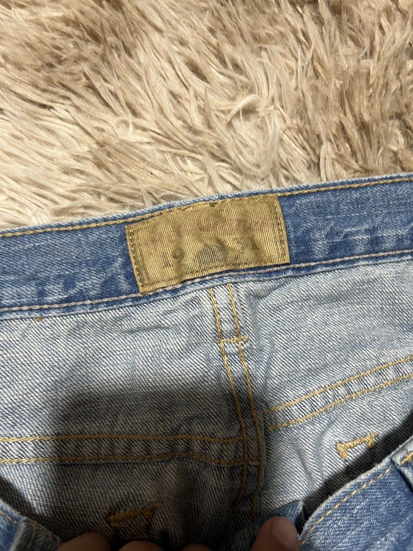 Baggy Light Wash Denim Pants (Category: Jeans) located in Siquijor. Submitted by dcfinds (Listing ID 1441081297, Image 3). Description: Baggy Light Wash Denim Pants Excellent condition 9/10 Color rate Waist: 34 Length: 41.5 Leg opening: 10 499💸 .