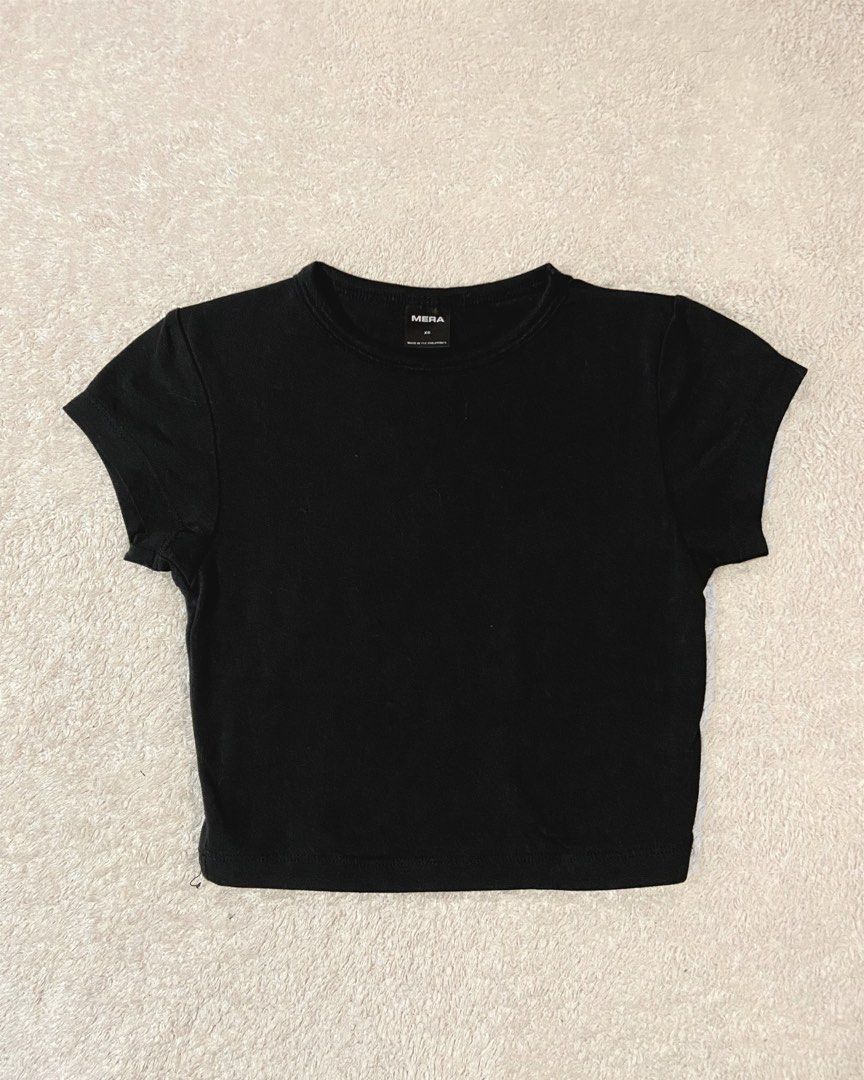 Basic Crop Tops Bundle (White & Black) (Category: Shirts) located in Calamba. Submitted by jzzdcny (Listing ID 1441052355, Image 3). Description: Colors: Black and White. Size: XS This bundle includes 5 crop tops..