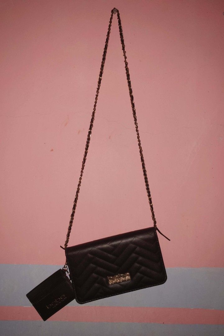BEBE collection; blacksmall quilted crossbody bag (Category: Cross-body Bags) located in Manila. Submitted by alegue (Listing ID 1441094599, Image 2). Description: BEBE COLLECTION: (750-800 PHP ONLY!!) - Black quilted wallet clutch from Bebe Collection - Features a stylish gold chain strap - Comes with a convenient small cardholder •via lalamove delivery (around metro manila) •Payment via Gcash 📩 message for inquiry or questions.