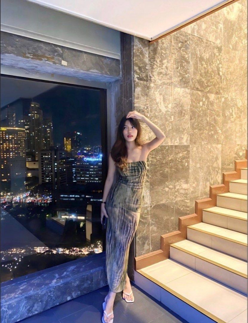Bershka Midi Dress (Category: Dresses) located in Manila. Submitted by ekathleeen (Listing ID 1441065600, Image 1). Description: Used twice but still in good condition Size: M My height: 5’4 Loc: Makati .