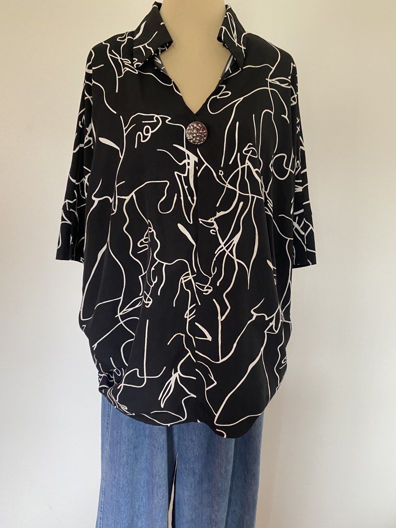 Black & White Abstract Face Print Oversized Top with Brooch (Category: Others Tops) located in Santa Rosa. Submitted by summerbrunch (Listing ID 1440959954, Image 1). Description: MANNEQUIN BODY SIZE: Medium Super nice oversized top Can fit med-large Medium for an oversized fit - Cool black top - Unique abstract face print - Relaxed, oversized fit - Wide sleeves - Decorative brooch at neckline - Easy to pair with jeans or trousers - Makes a state