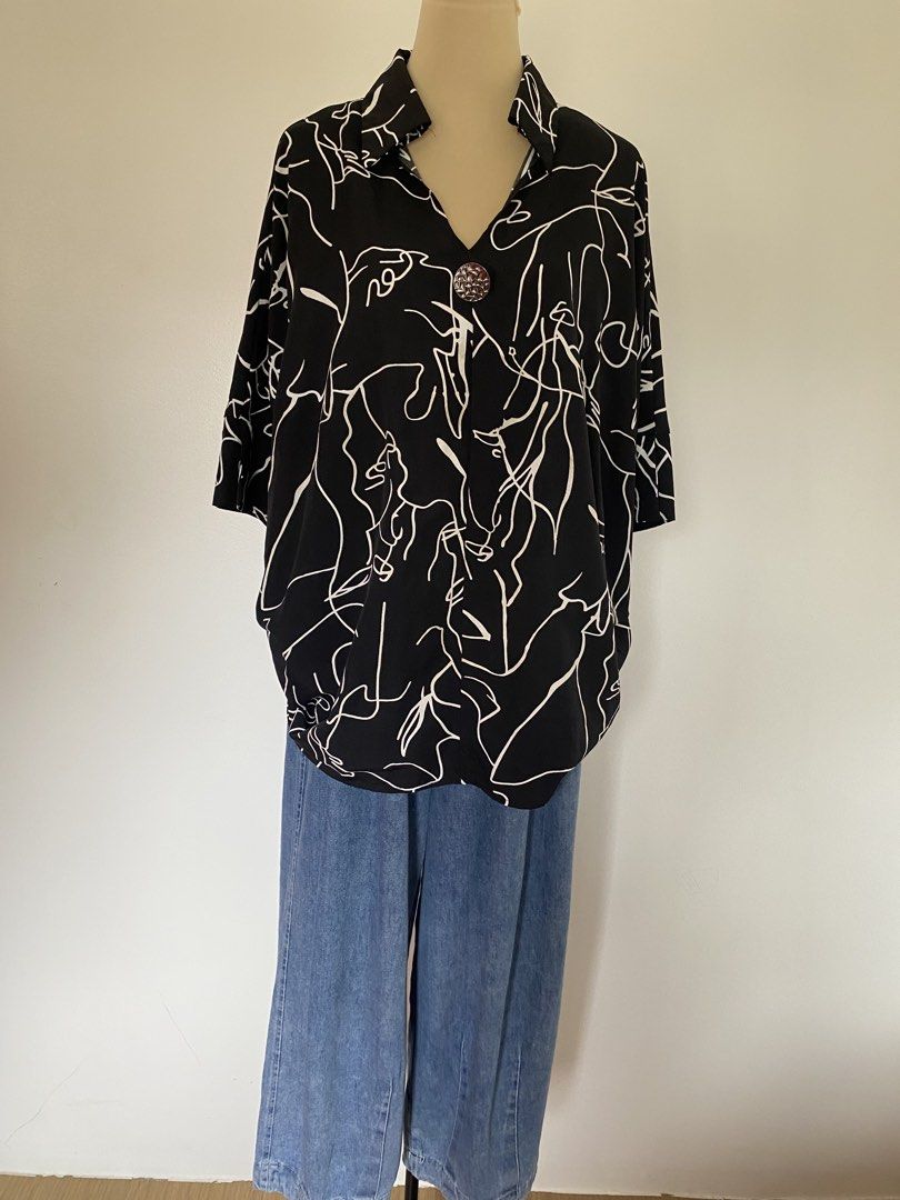 Black & White Abstract Face Print Oversized Top with Brooch (Category: Others Tops) located in Santa Rosa. Submitted by summerbrunch (Listing ID 1440959954, Image 2). Description: MANNEQUIN BODY SIZE: Medium Super nice oversized top Can fit med-large Medium for an oversized fit - Cool black top - Unique abstract face print - Relaxed, oversized fit - Wide sleeves - Decorative brooch at neckline - Easy to pair with jeans or trousers - Makes a state
