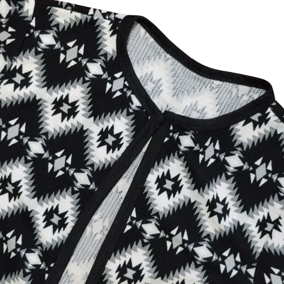 Black and White Geometric Pattern Cardigan | Medium to Large (Category: Coats, Jackets and Outerwear) located in Manila. Submitted by ubes_corner (Listing ID 1441018195, Image 2). Description: - Cute black and white cardigan - All-over geometric pattern - Open front style - Ideal for layering.