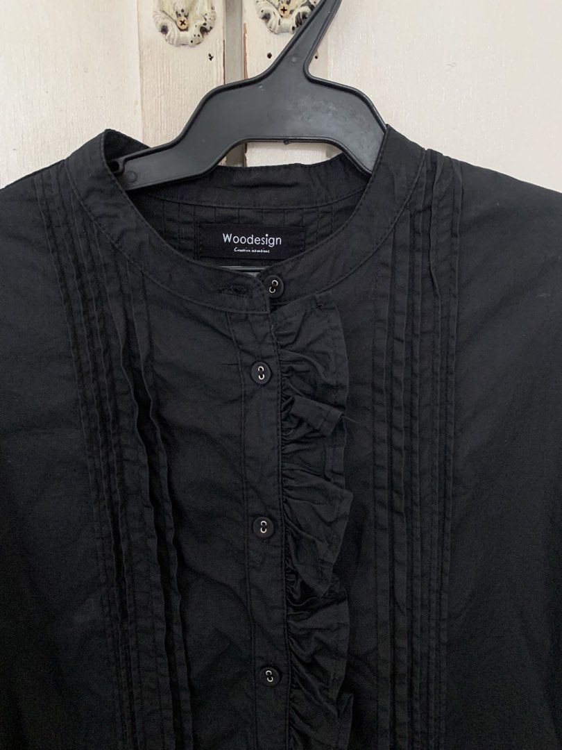 Black Blouse (Category: Blouses) located in Manila. Submitted by nuelaar (Listing ID 1440999512, Image 2). Description: .