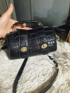 (Category: ) located in . Submitted by zksboutique (Listing ID 1441136993, Image 1). Description: .