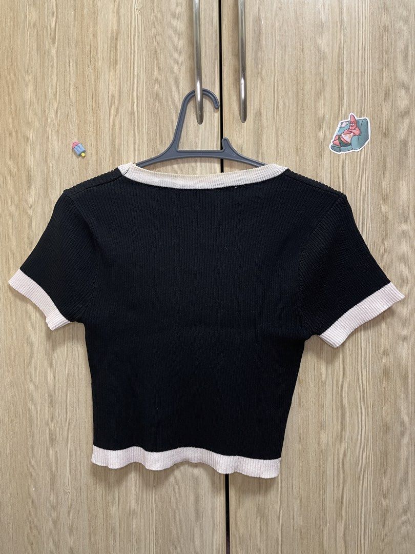 Black Cropped Knit Top with White Trim (Category: Blouses) located in Cebu City. Submitted by danzysdaintydollies (Listing ID 1441055647, Image 2). Description: -White neck collar has visible yellow stains.