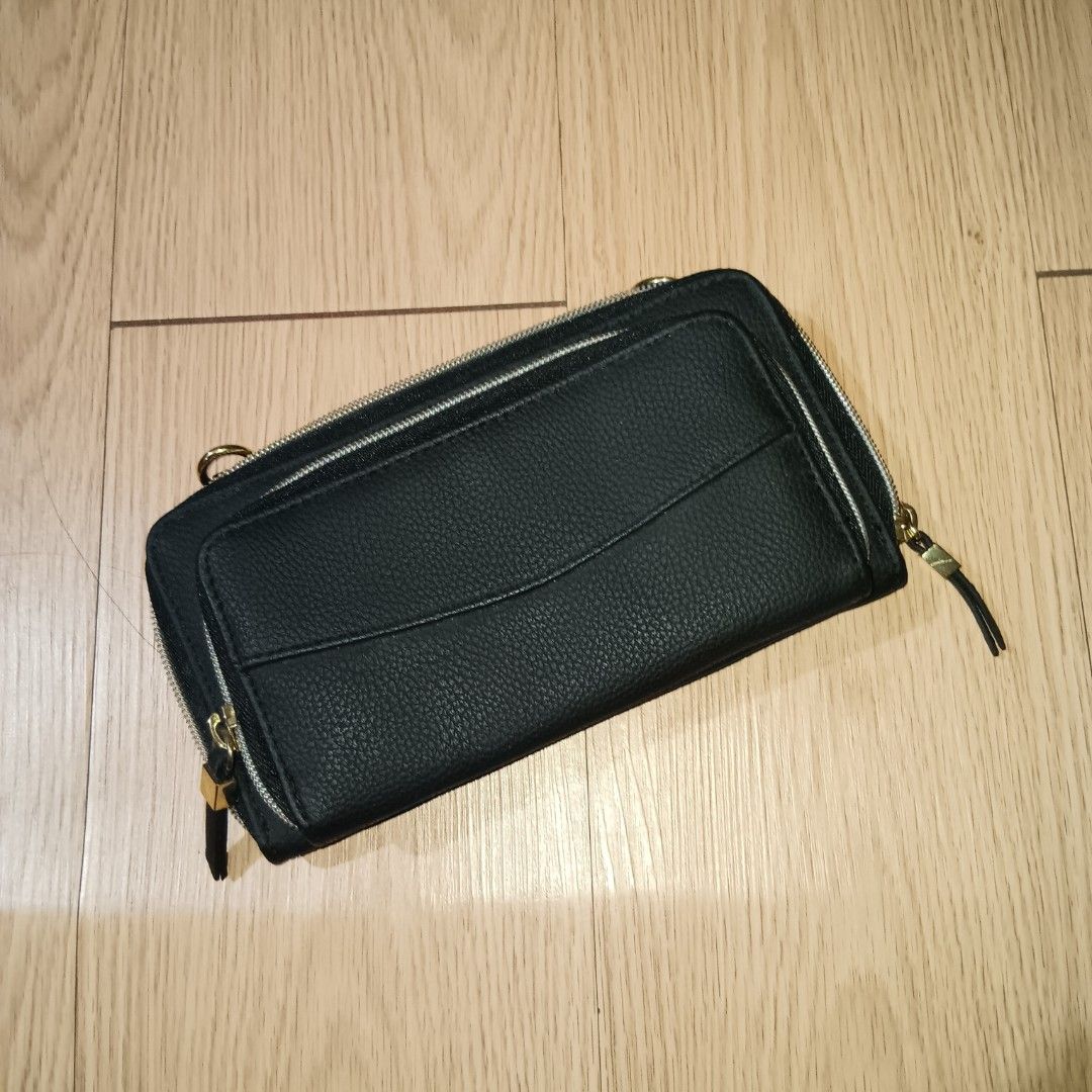 Black Crossbody Wallet with Strap (Category: Wallets & Card holders) located in Taguig. Submitted by ncomn (Listing ID 1441092799, Image 2). Description: - Black leather wallet with detachable strap - Can be worn as crossbody - Pre-loved condition, pls manage expectatioms.