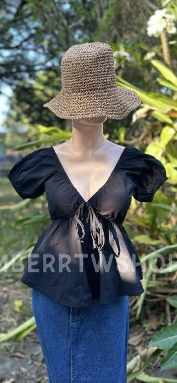 Black Puff Sleeve Square Neck Peplum Top (Category: Blouses) located in Caloocan City. Submitted by anneoyinggg (Listing ID 1441081056, Image 2). Description: - Cute black top - Puff sleeves Xs-small.