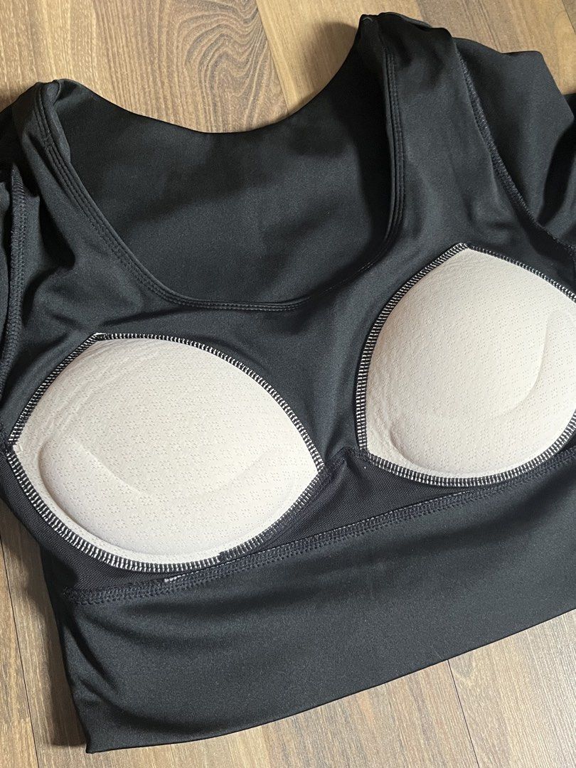 Black Sports Bra with Pads (Category: Activewear) located in Antipolo. Submitted by etoiles_ (Listing ID 1441046884, Image 3). Description: built in pads .