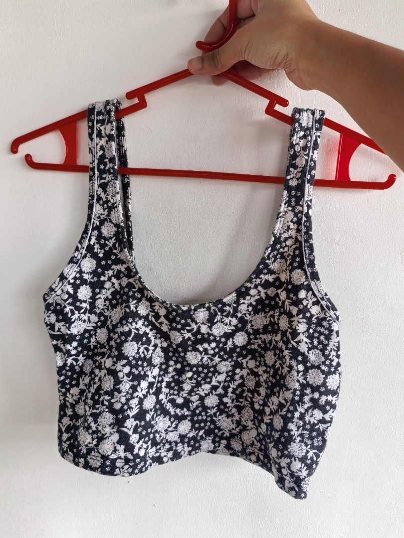 Black White Floral Print Crop Top Tank (Category: Sleeveless) located in Taguig. Submitted by iggysclutter (Listing ID 1440997549, Image 1). Description: - Cute black and white floral print - Tank style with wide straps - Soft and comfortable fabric - Versatile for layering or wearing on its own - Pairs well with high-waisted shorts or jeans.