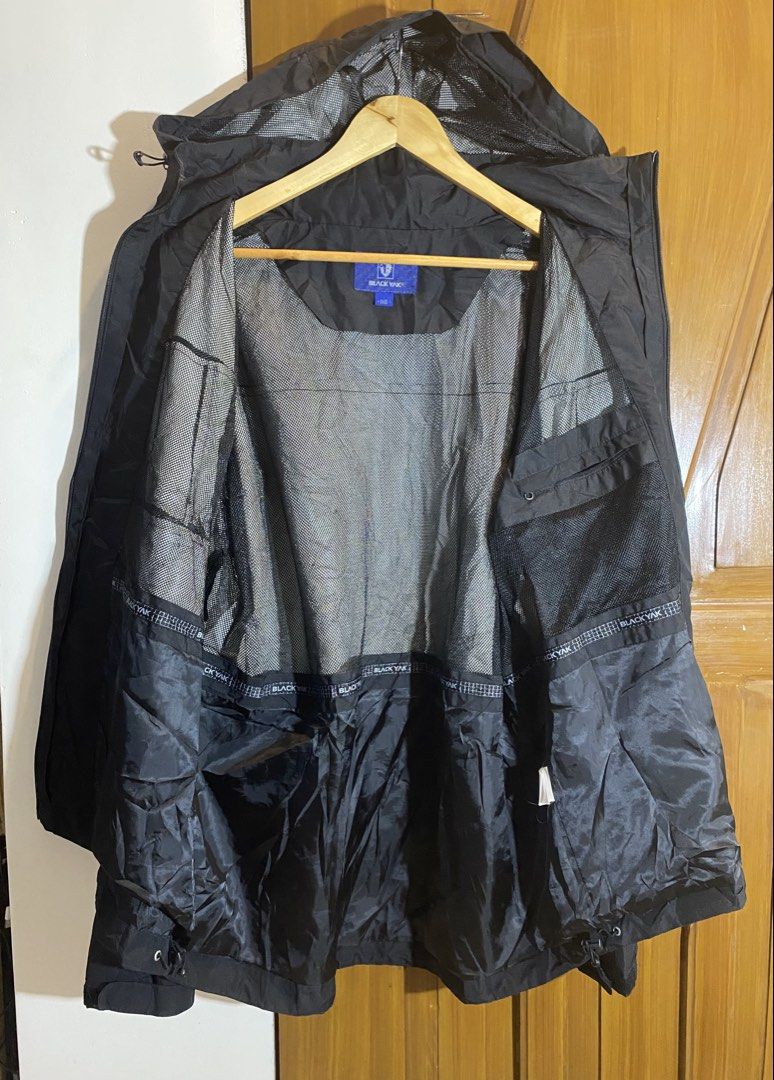 Black yak (Category: Coats, Jackets and Outerwear) located in Davao. Submitted by sellsell2002 (Listing ID 1441110240, Image 3). Description: Black yak extreme peak Excellent condition Width 24 Length 28 back 29.5 Detachable hood 700.