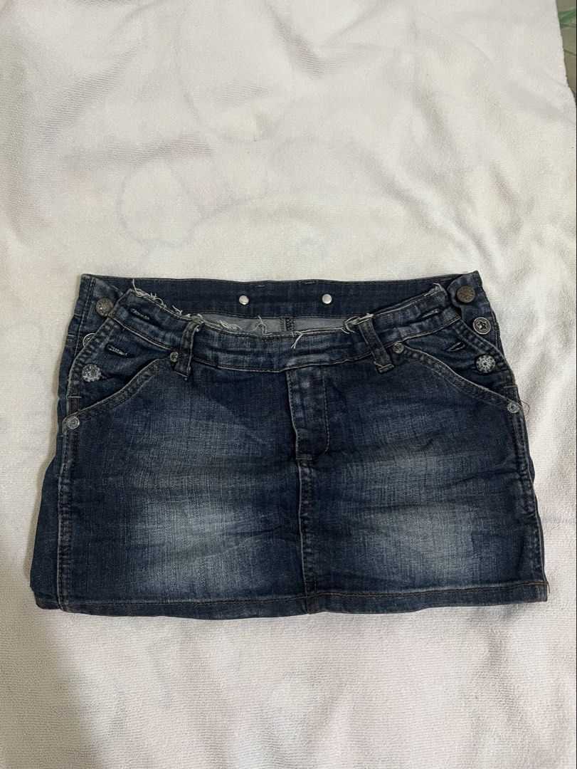 Blue Denim Mini Skirt with Pockets (Category: Skirts) located in Manila. Submitted by msgldn (Listing ID 1441039454, Image 1). Description: - Classic blue denim mini skirt - Front and back pockets - Button and zip closure - Distressed fabric detailing - Ideal for casual wear - Versatile for pairing with tops and shoes.