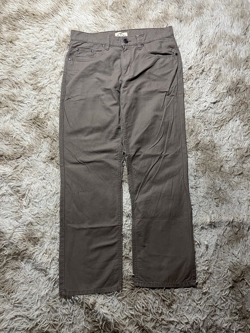 Blue Mountain Baggy pants (Category: Jeans) located in Siquijor. Submitted by dcfinds (Listing ID 1441083207, Image 1). Description: Blue Mountain Baggy pants Like new condition 10/10 Color rate Waist: 32-34 Length: 40.5 Leg opening: 9 449💸.
