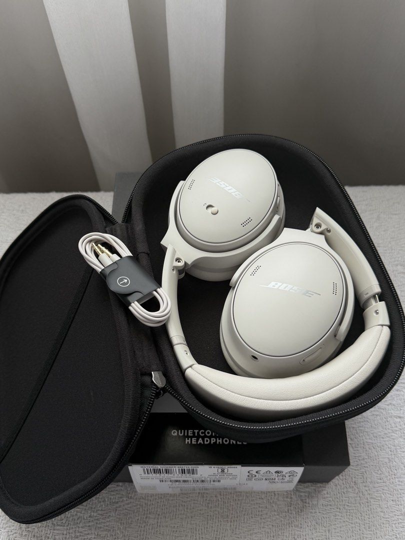 Bose QuietComfort 45 Headphones White (Category: Headphones & Headsets) located in San Simon. Submitted by mystic_me (Listing ID 1441007897, Image 1). Description: - Bose QuietComfort 45 Headphones (White) - Industry-leading noise cancelling - Exceptional sound quality - Includes original carrying case - Includes original audio cable - Original box included.