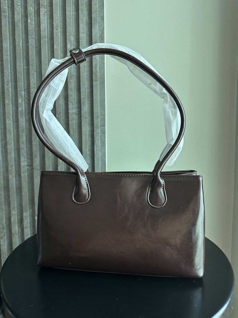 Brown Shoulder bag (Category: Shoulder Bags) located in Taguig. Submitted by declutterkweeen (Listing ID 1441051924, Image 3). Description: BNEW Brown shoulder bag Measurements are in the photo RFS: it was a gift and never really got to use it, sayang it’s just stored..
