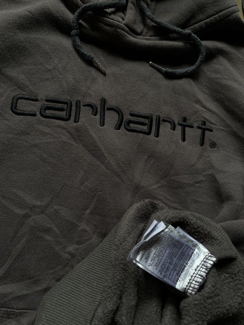 Carhartt WIP Hoodie (Category: Hoodies) located in Valencia. Submitted by hunterxthrifter (Listing ID 1441056958, Image 3). Description: AUTHENTIC EXCELLENT CONDITION NO ISSUE W-22 L-27.