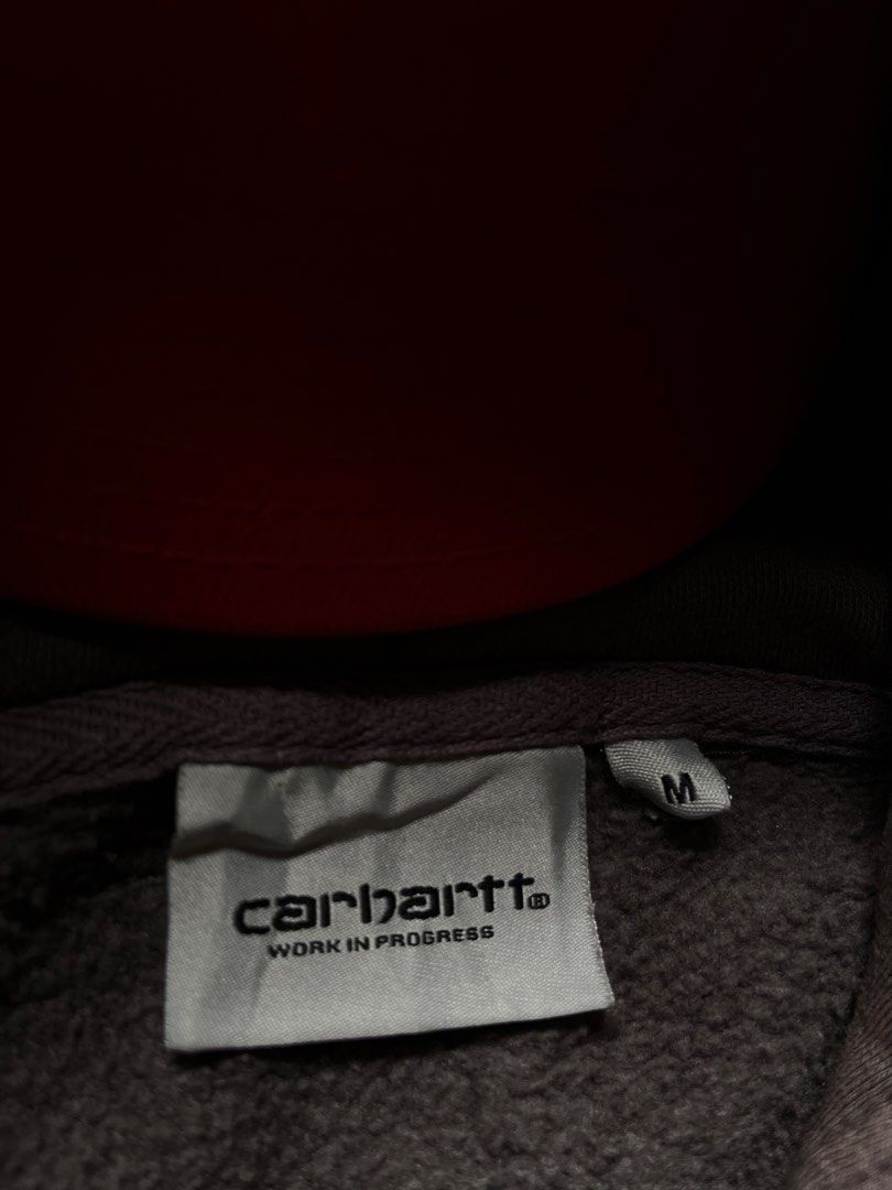 Carhartt WIP Hoodie (Category: Hoodies) located in Valencia. Submitted by hunterxthrifter (Listing ID 1441056958, Image 2). Description: AUTHENTIC EXCELLENT CONDITION NO ISSUE W-22 L-27.