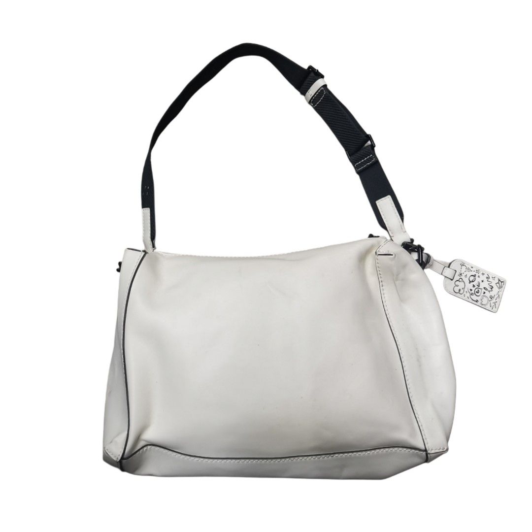 Charles & Keith Bucket Bag (White) (Category: Luxury Bags & Wallets) located in General Mariano Alvarez. Submitted by hundred_lives (Listing ID 1440979834, Image 3). Description: Charles & Keith Bucket Bag (White) Authentic Original Good Condition ‼️***Or Best Offer Wins***‼️ ‼️***Split Or As Pack***‼️ ‼️***Negotiable All Items***‼️ Tags: burberry fendi mcm givenchy yohji yamamoto rick owens prada dolce & gabbana channel gucci hermès balenciaga v