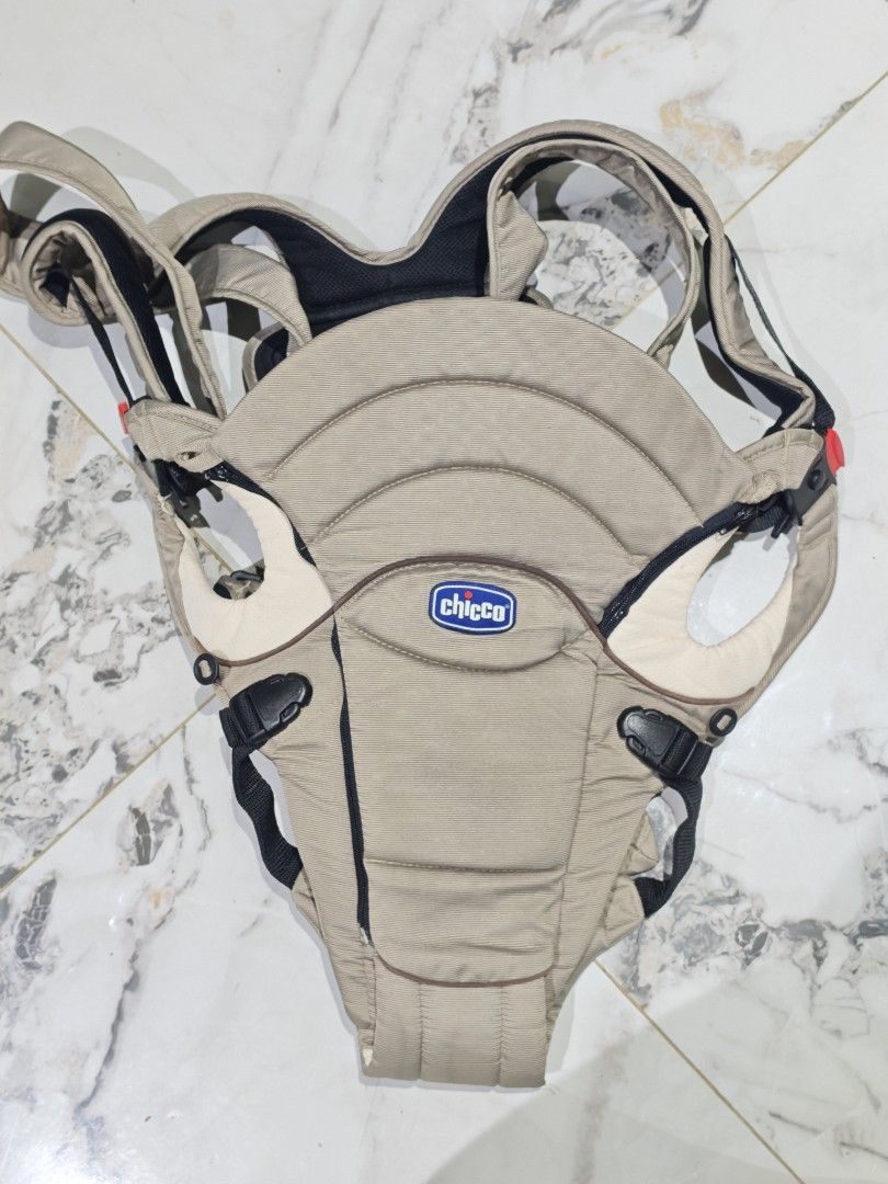 Chicco Baby Carrier (Category: Carriers & Slings) located in Zamboanga. Submitted by gothicstyle_etc (Listing ID 1441078228, Image 1). Description: - Chicco baby carrier in neutral beige - Adjustable straps for a comfortable fit - Easy to buckle and unbuckle - Padded head support for baby's comfort - Allows for hands-free carrying - Minor signs of wear, but fully functional.