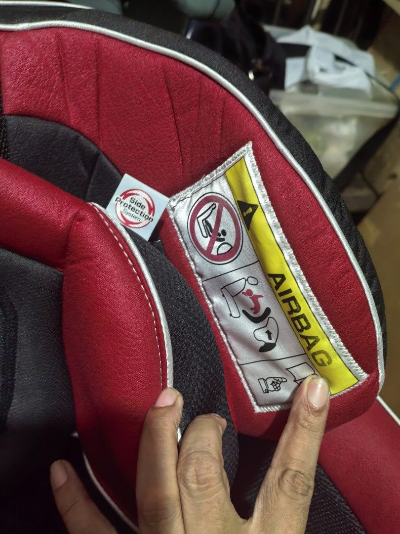 Child Car Seat (Category: Car Seats) located in Cebu City. Submitted by dudes_villanueva (Listing ID 1440951318, Image 2). Description: Child Car Seat - Combi Neroom ISOFIX car seat. Like New 📌 Features a vibrant red and black design with 360-degree rotation capabilities. 📌 Sold as is. In excellent condition..