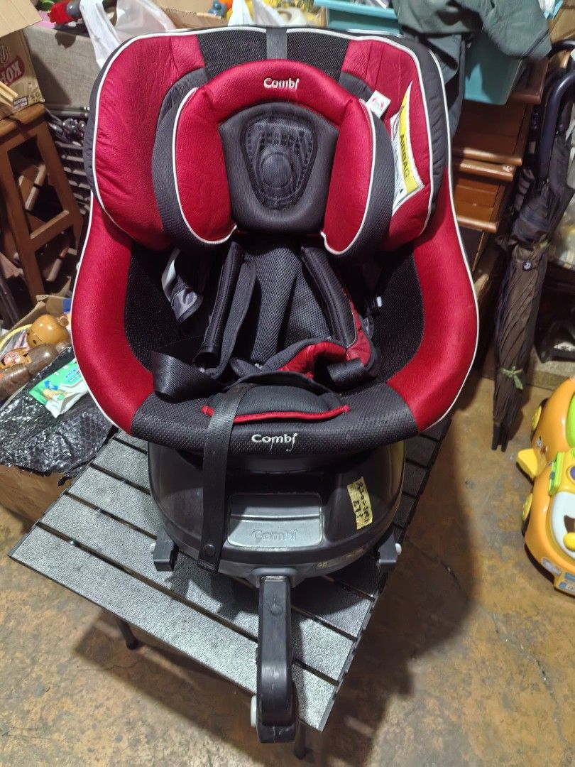 Child Car Seat (Category: Car Seats) located in Cebu City. Submitted by dudes_villanueva (Listing ID 1440951318, Image 1). Description: Child Car Seat - Combi Neroom ISOFIX car seat. Like New 📌 Features a vibrant red and black design with 360-degree rotation capabilities. 📌 Sold as is. In excellent condition..
