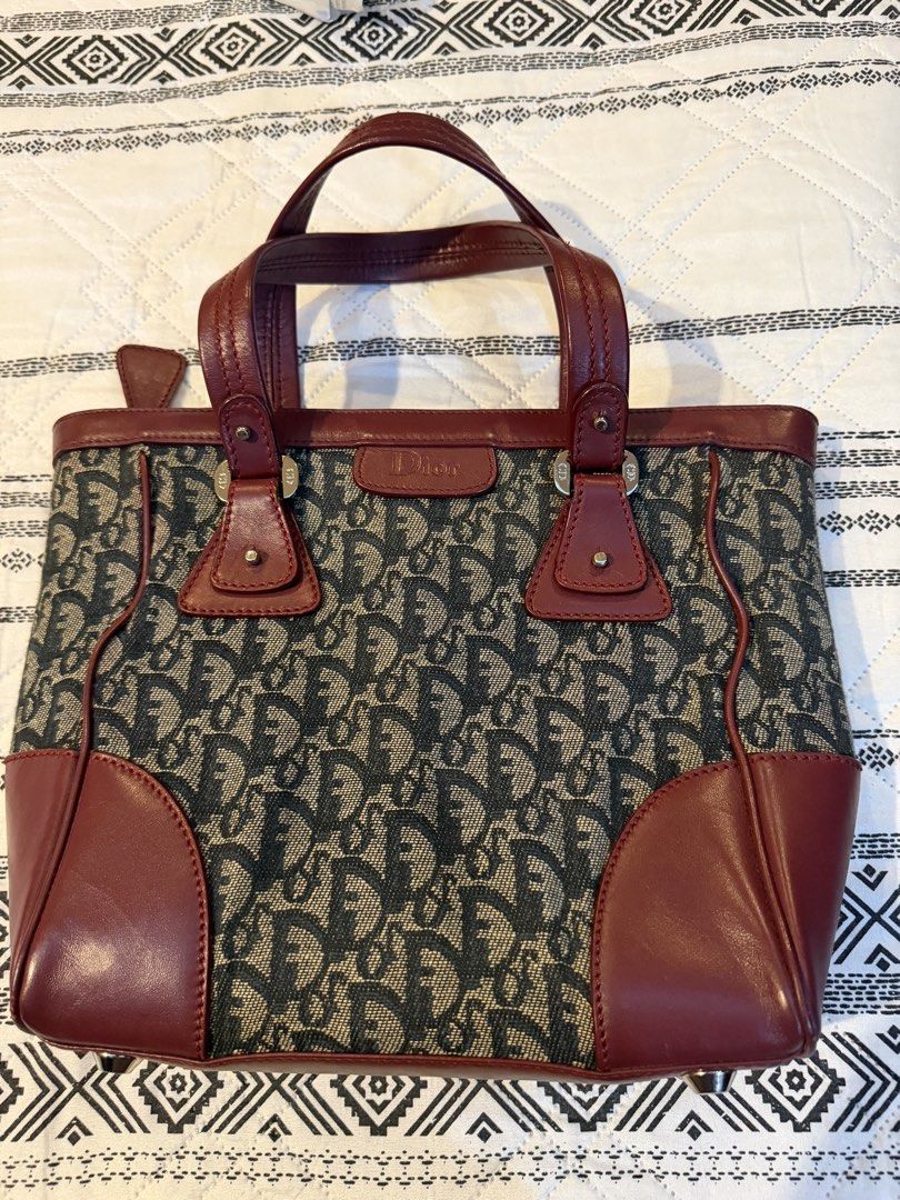 Christian Dior Trotter Handbag (Category: Luxury Bags & Wallets) located in San Juan City. Submitted by jeni4 (Listing ID 1440961916, Image 1). Description: Vintage CD Trotter Canvass and leather .