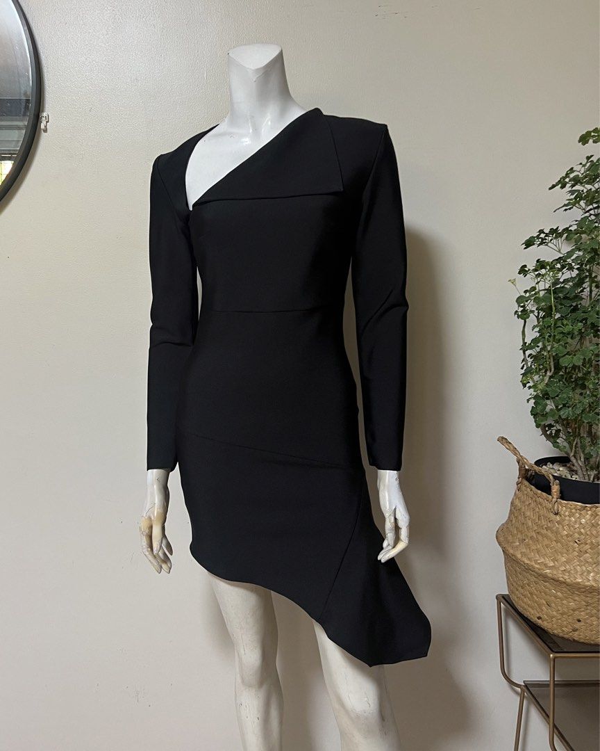 Classy Bandage Mini Black Dress! (Category: Dresses) located in Muntinlupa City. Submitted by bff_findsph (Listing ID 1440958050, Image 2). Description: lack Bandage Mini Dress | ₱1,200 Confidence wrapped in simplicity. 🖤 Fabric | Stretchable Size | Medium Measurements Bust | 28-31 Waist | 26-29 Hips | 30 -34 Length | 33 Comment “MINE” or DM us for inquiries. Visit and follow our page to explore our latest collections..