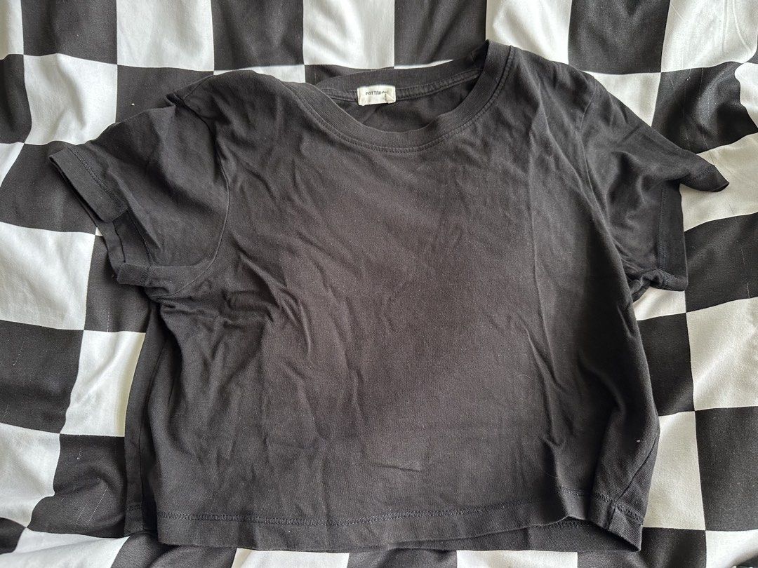 CO Crop Tee (Category: Shirts) located in Singapore. Submitted by mewcury_ (Listing ID 1440991220, Image 1). Description: ✦•┈๑⋅⋯ ⋯⋅๑┈·✦ 𖦹 Available 𖦹 Open To Trade 𖦹 Meet: Woodleigh, Others +$ 𖦹 Postage: +$2 𖦹 Payment: Cash, Paynow, Paylah.