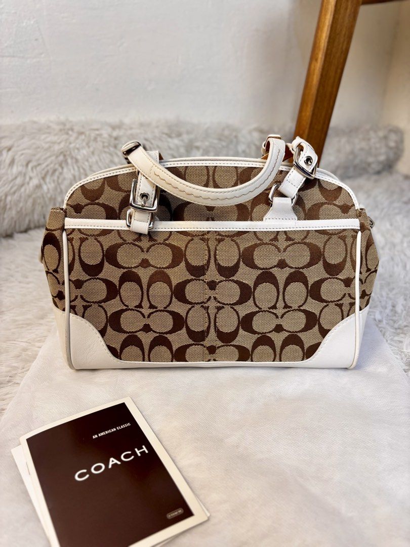 Coach Hamptons Signature Satchel Bag (Category: Luxury Bags & Wallets) located in Muntinlupa City. Submitted by yangchic (Listing ID 1441017119, Image 2). Description: ✔️💯% Authentic Item ✔️💯% Looks Like New Condition ✔️with care card ▫️message for more info and details.