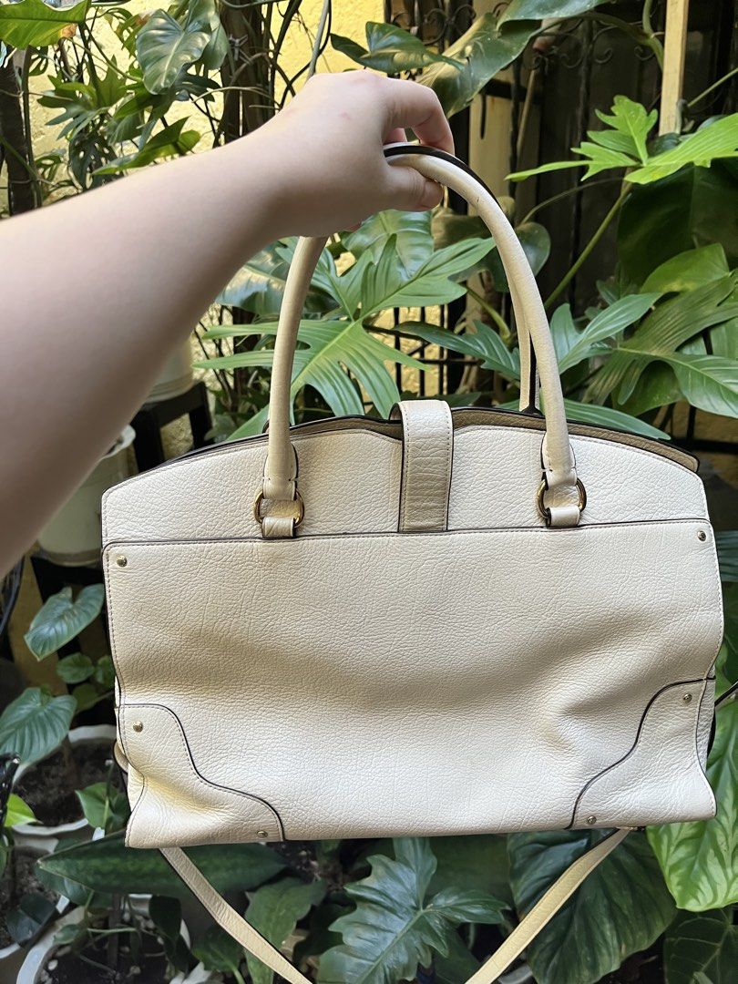 Coach Mercer Satchel Bag (Category: Luxury Bags & Wallets) located in Cavite. Submitted by gastuseraph (Listing ID 1441046375, Image 2). Description: With sling! .